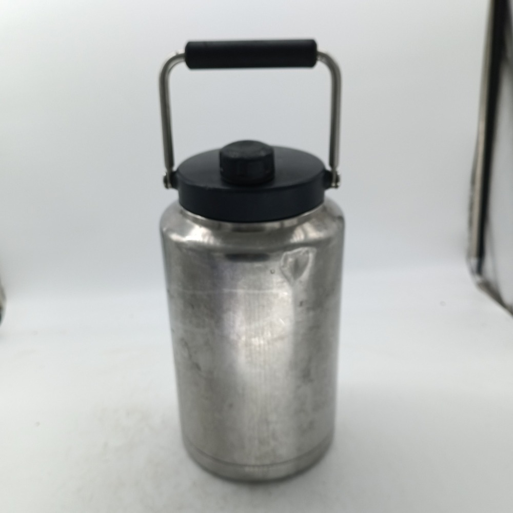 YETI Rambler Half Gallon Jug Stainless Steel Insulated Water Bottle MagCap Lid